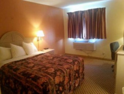 Sunset Inn & Suites - image 7