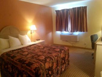 Sunset Inn & Suites - image 7