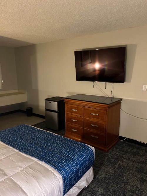 Oasis Inn & Suites - image 12