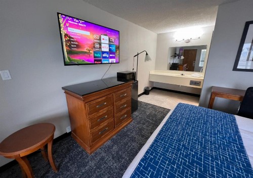 Oasis Inn & Suites - image 8