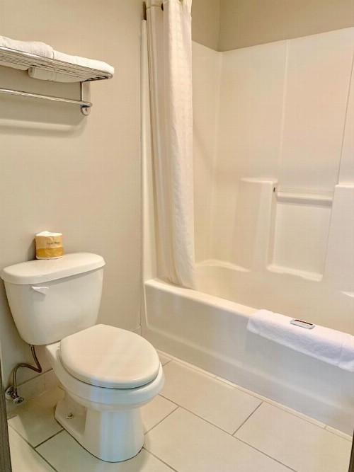 Countryside Suites Lincoln I-80 - image 6