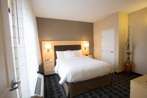 TownePlace Suites by Marriott Lincoln North - image 10