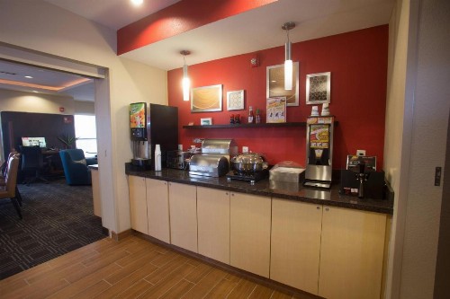 TownePlace Suites by Marriott Lincoln North - image 11