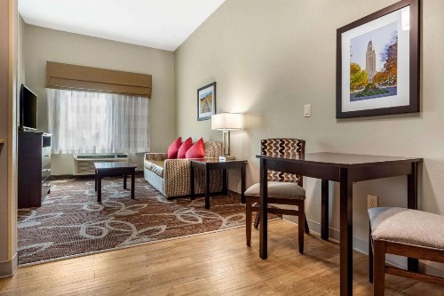 MainStay Suites Lincoln University Area - image 11
