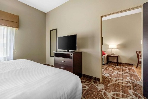 MainStay Suites Lincoln University Area - image 12