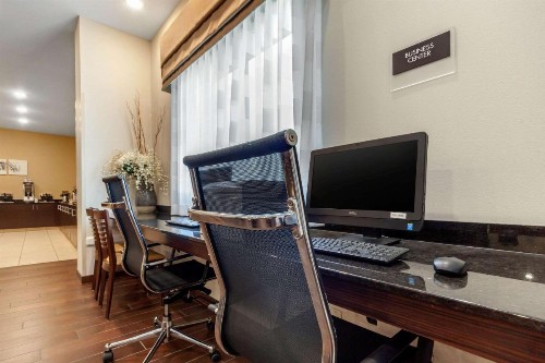 MainStay Suites Lincoln University Area - image 37