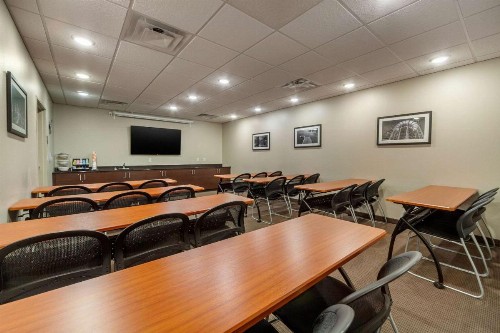 MainStay Suites Lincoln University Area - image 38