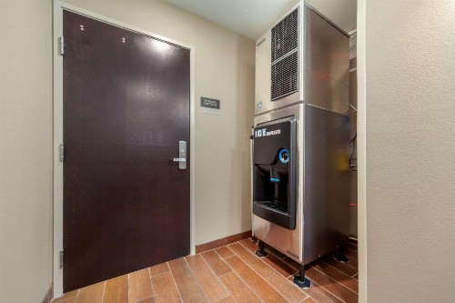 MainStay Suites Lincoln University Area - image 43