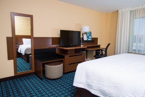 Fairfield Inn & Suites by Marriott Lincoln Southeast - image 2