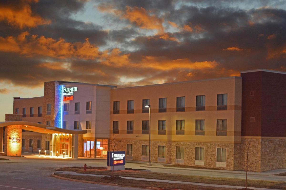 Fairfield Inn & Suites by Marriott Lincoln Southeast - image 3