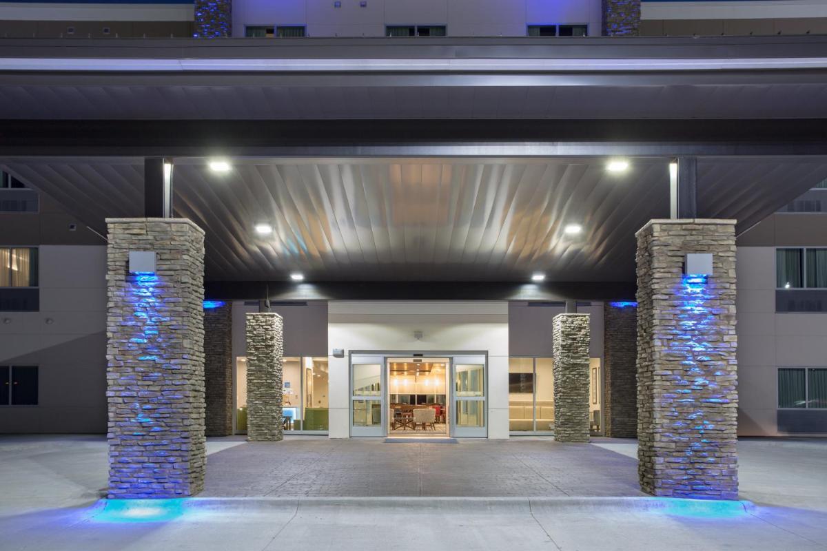Holiday Inn Express & Suites Lincoln I - 80 an IHG Hotel - main image