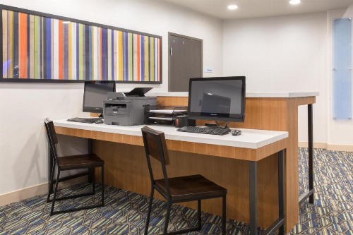 Holiday Inn Express & Suites Lincoln I - 80 an IHG Hotel - image 12