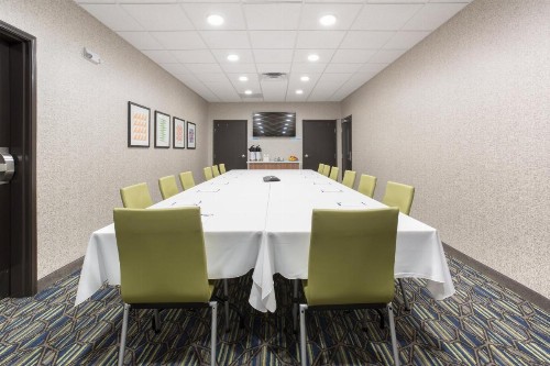 Holiday Inn Express & Suites Lincoln I - 80 an IHG Hotel - image 16