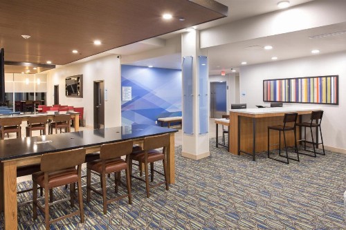 Holiday Inn Express & Suites Lincoln I - 80 an IHG Hotel - image 27