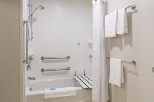 Holiday Inn Express & Suites Lincoln I - 80 an IHG Hotel - image 33