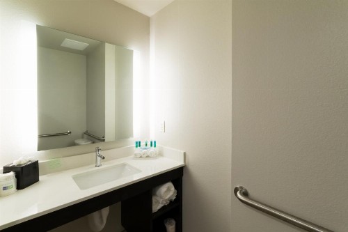 Holiday Inn Express & Suites Lincoln I - 80 an IHG Hotel - image 39