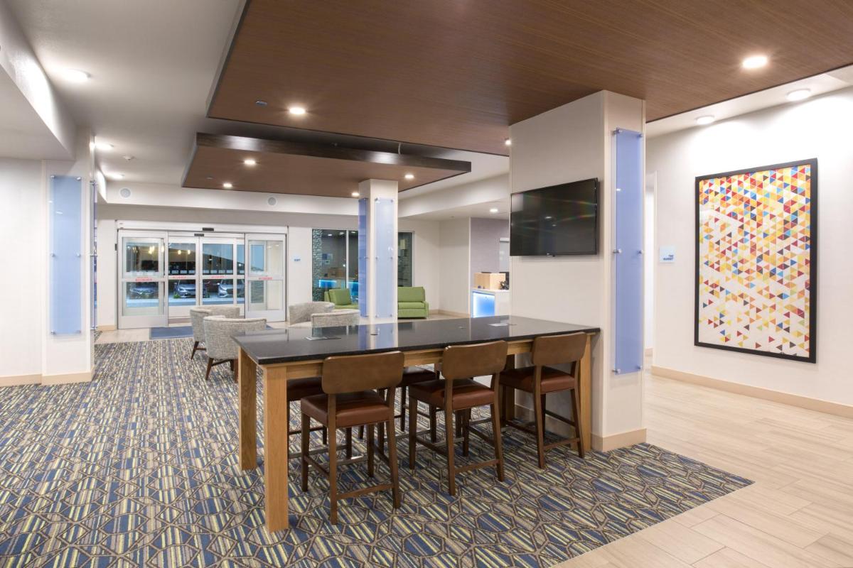 Holiday Inn Express & Suites Lincoln I - 80 an IHG Hotel - image 4
