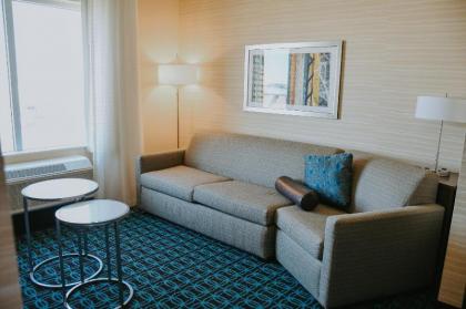Fairfield Inn  Suites by marriott Lincoln Airport