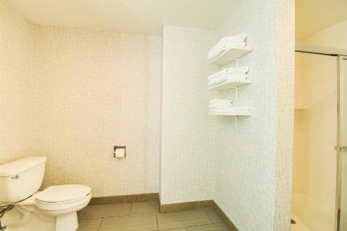 Holiday Inn Express & Suites - Lincoln East - White Mountains an IHG Hotel - image 33