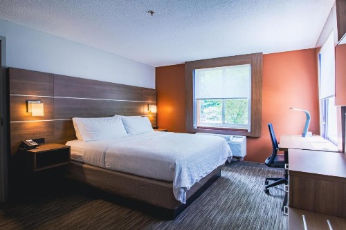 Holiday Inn Express & Suites - Lincoln East - White Mountains an IHG Hotel - image 41