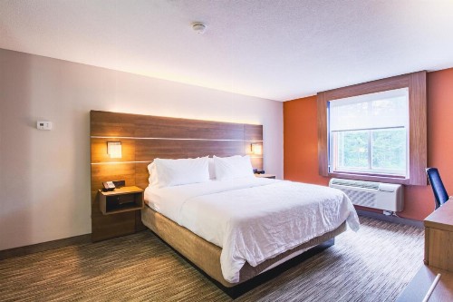 Holiday Inn Express & Suites - Lincoln East - White Mountains an IHG Hotel - image 46