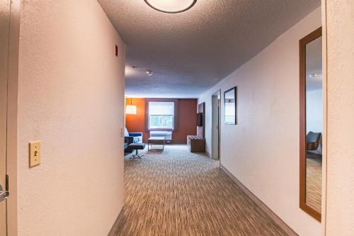 Holiday Inn Express & Suites - Lincoln East - White Mountains an IHG Hotel - image 49