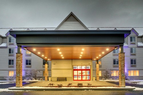Holiday Inn Express & Suites - Lincoln East - White Mountains an IHG Hotel - image 5
