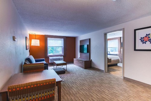 Holiday Inn Express & Suites - Lincoln East - White Mountains an IHG Hotel - image 50