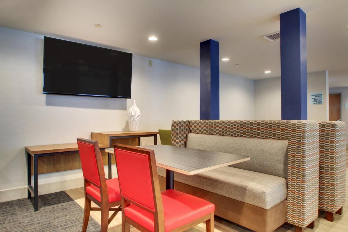 Holiday Inn Express & Suites - Lincoln East - White Mountains an IHG Hotel - image 7