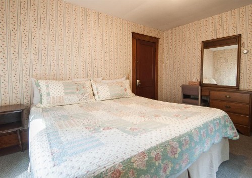 Profile Motel & Cottages - image 13