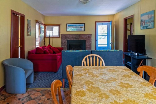 Parker's Motel - image 14
