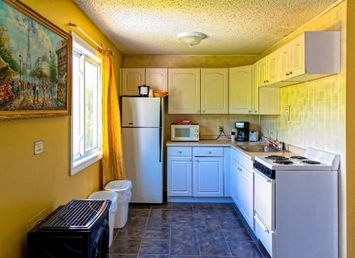 Parker's Motel - image 15