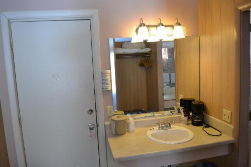 Parker's Motel - image 34