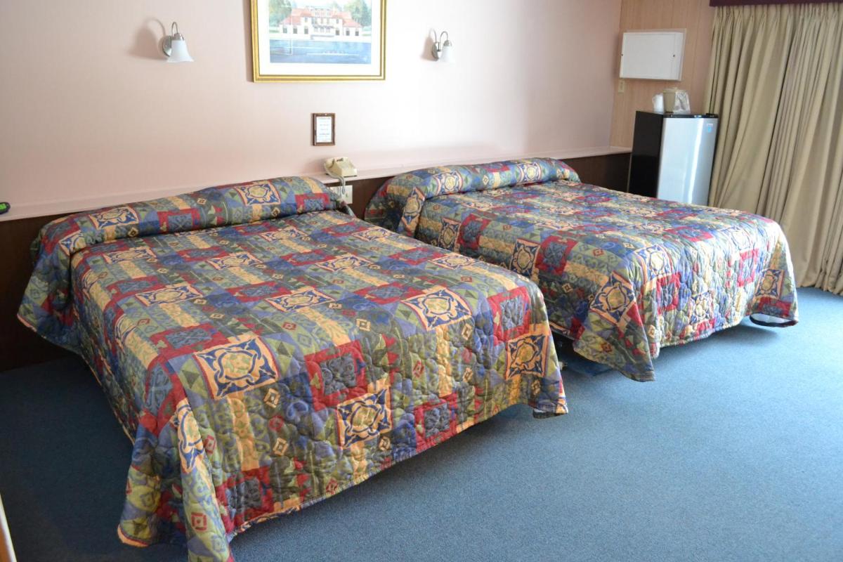 Parker's Motel - image 6