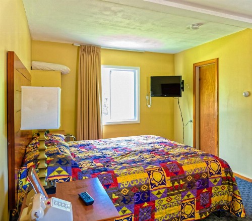 Parker's Motel - image 8