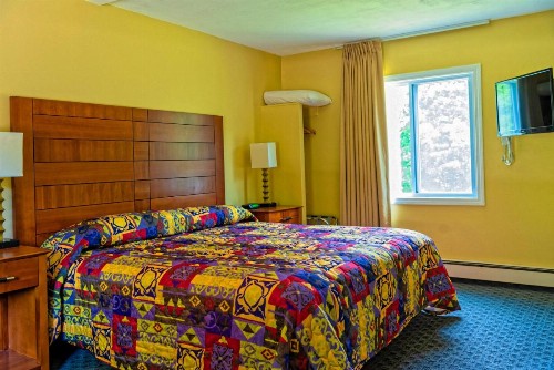 Parker's Motel - image 9