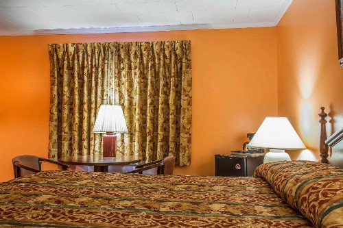Rodeway Inn Lincoln I-93 - image 18