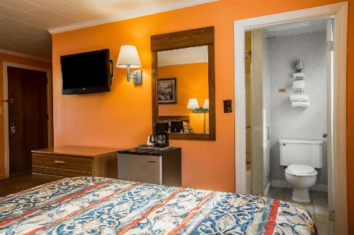 Rodeway Inn Lincoln I-93 - image 8