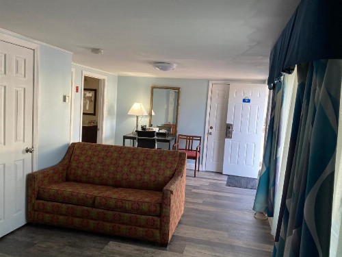 Days Inn by Wyndham Lincoln - image 11