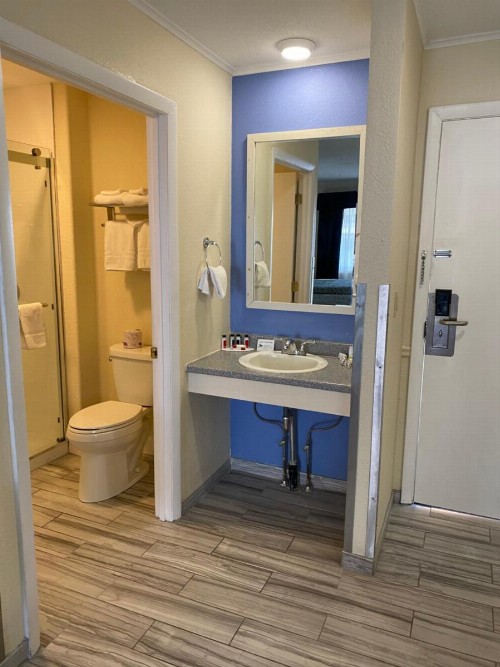 Days Inn by Wyndham Lincoln - image 20
