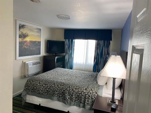 Days Inn by Wyndham Lincoln - image 23
