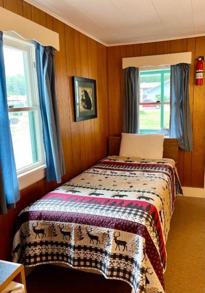 Mount Coolidge Motel - image 12