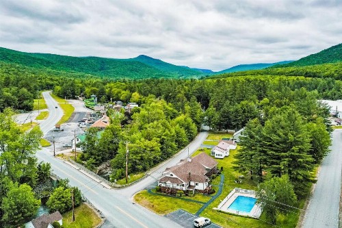 Riverbank Motel and Cabins