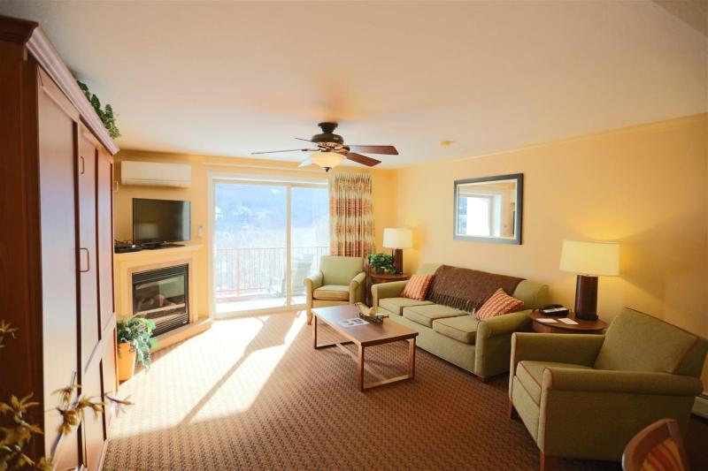 PRIME LOCATION - 2 Bedroom Winter Getaway Condo at Pollard Brook Resort Near Loon Mountain - PB Feb 18th-25th 2Ter - image 3