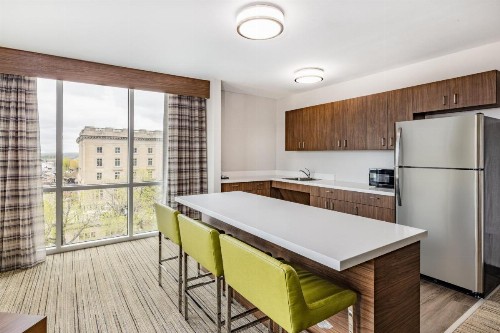 Holiday Inn Express & Suites - Lincoln Downtown  an IHG Hotel - image 29