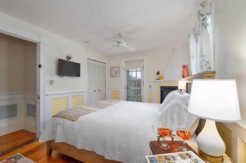 Youngtown Inn and Restaurant - image 11