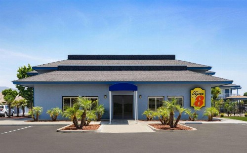 Super 8 by Wyndham Lindsay Olive Tree - image 28