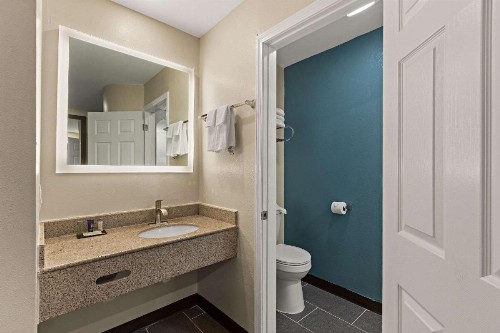 Red Roof Inn Atlanta East - Lithonia - image 2