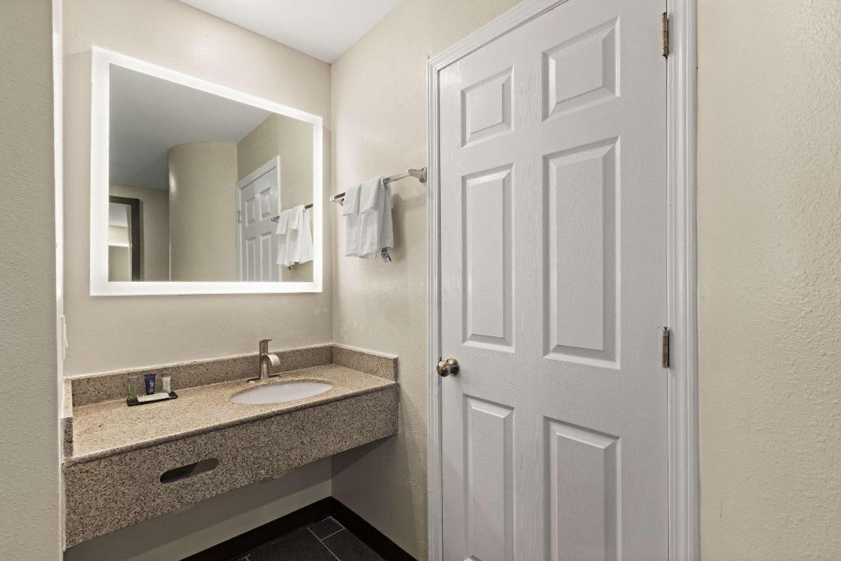 Red Roof Inn Atlanta East - Lithonia - image 5
