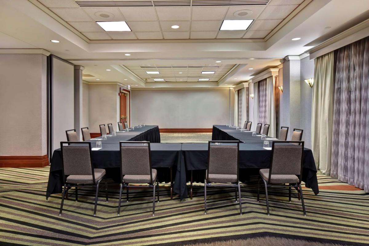 Embassy Suites Little Rock - image 4